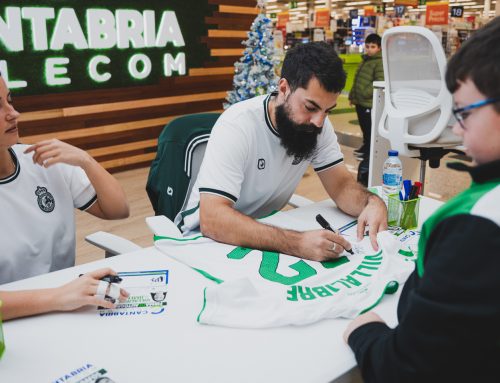 Más de 500 aficionados acuden a la firma de autógrafos de Jimena y Villalibre organizada por Cantabria Telecom